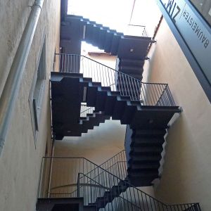Treppenanlage_ungewoehnliche_Stahlkonstruktion.jpg