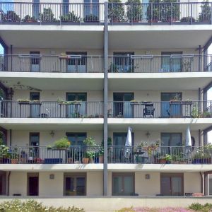 Balkonanlage mit Betonplatten